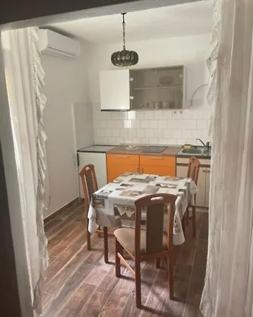 Studio Orange Apartment Bol