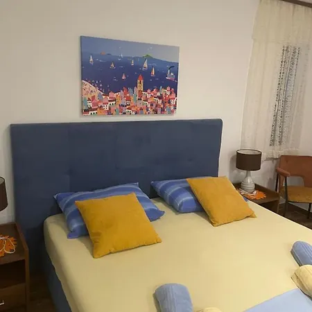 Studio Orange Apartment